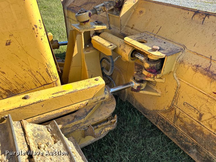 image for item EJ4859 2004 Caterpillar  D4G XL dozer