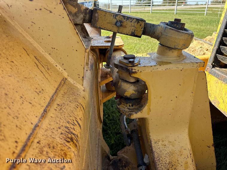 image for item EJ4859 2004 Caterpillar  D4G XL dozer