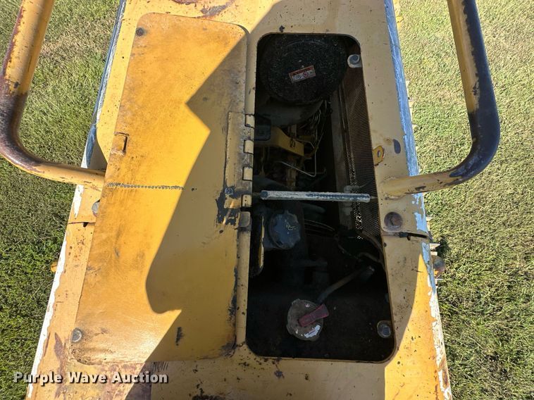 image for item EJ4859 2004 Caterpillar  D4G XL dozer