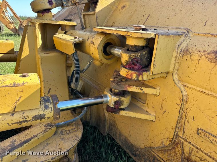 image for item EJ4859 2004 Caterpillar  D4G XL dozer