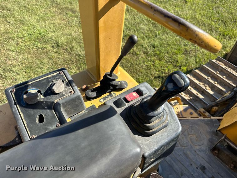 image for item EJ4859 2004 Caterpillar  D4G XL dozer