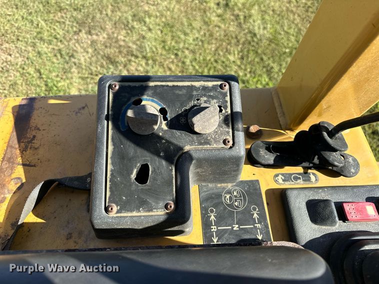 image for item EJ4859 2004 Caterpillar  D4G XL dozer