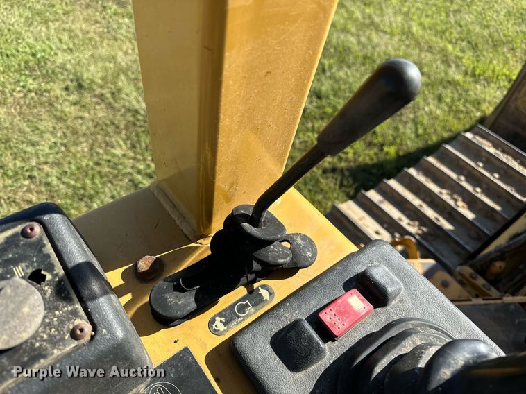 image for item EJ4859 2004 Caterpillar  D4G XL dozer