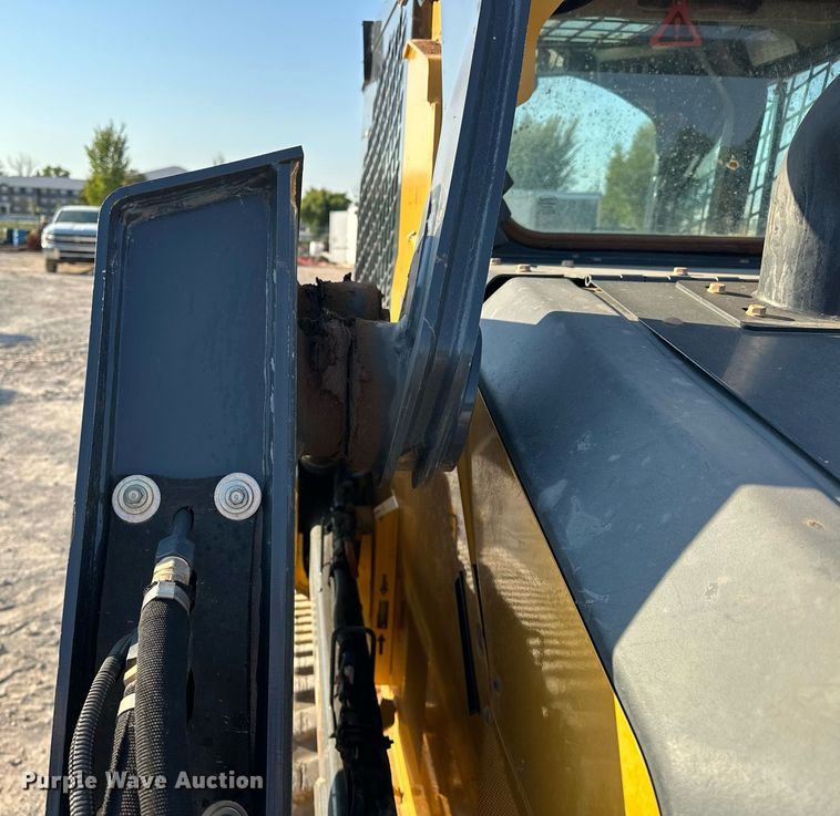 image for item EJ4895 2019 John Deere 333G tracked skid steer loader