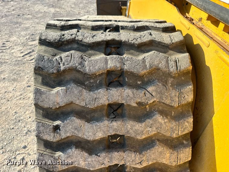 image for item EJ4895 2019 John Deere 333G tracked skid steer loader