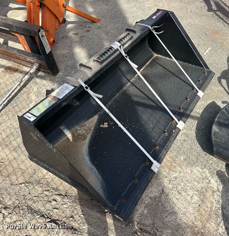 image for item EJ4986 2021 Arrow 2306605BUN skid steer bucket