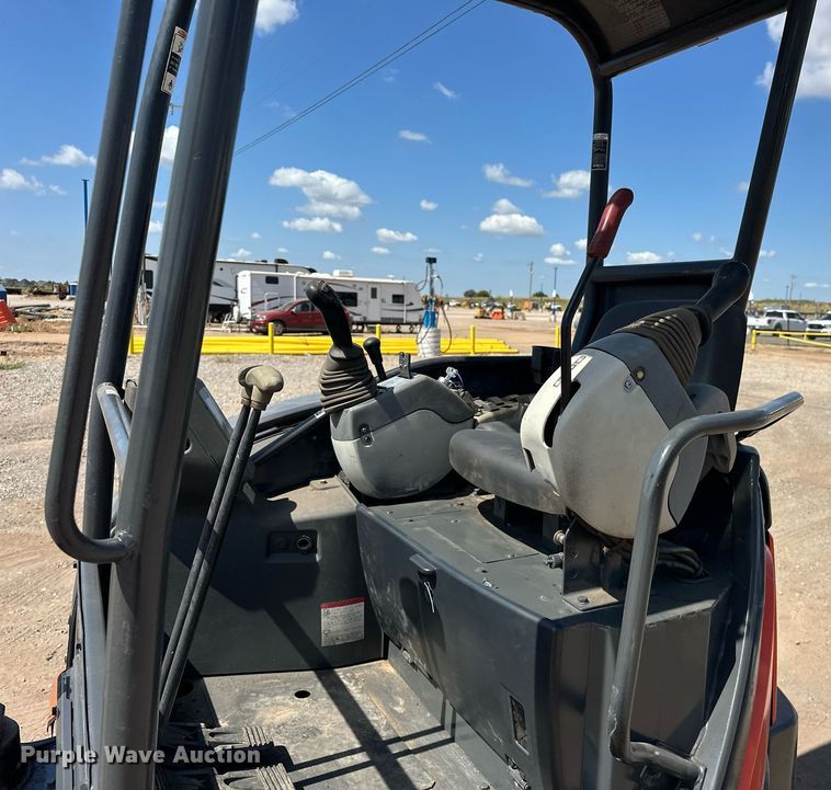 image for item EJ8992 2011 Hitachi ZX35U-3 mini excavator