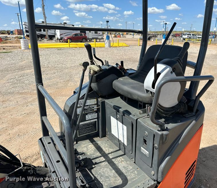 image for item EJ8993 2010 Hitachi  ZX17UNA-2 mini excavator