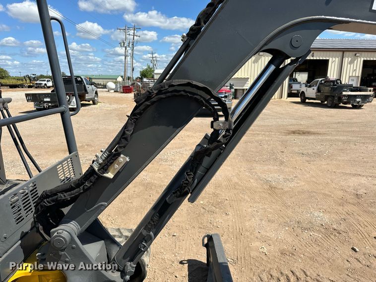image for item EJ8995 2016 John Deere 35G mini excavator