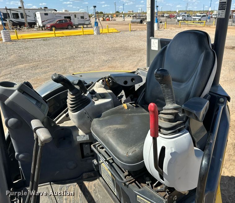 image for item EJ8995 2016 John Deere 35G mini excavator