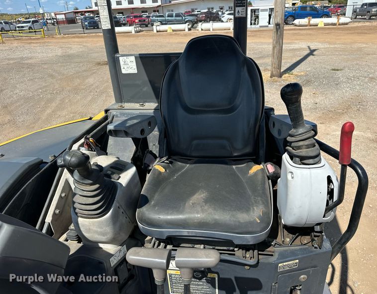 image for item EJ8995 2016 John Deere 35G mini excavator