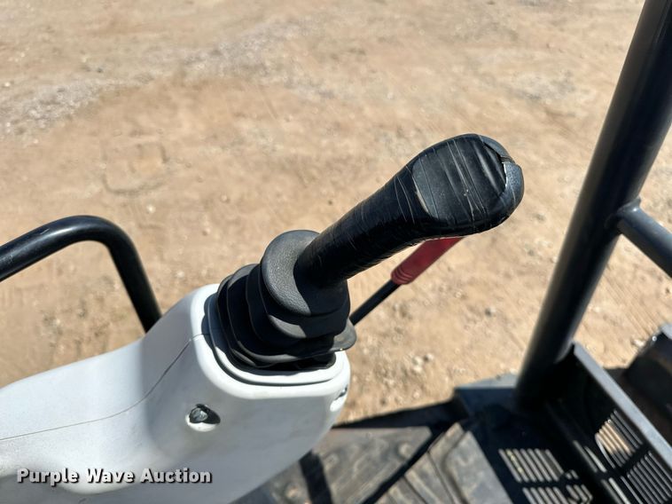 image for item EJ8995 2016 John Deere 35G mini excavator