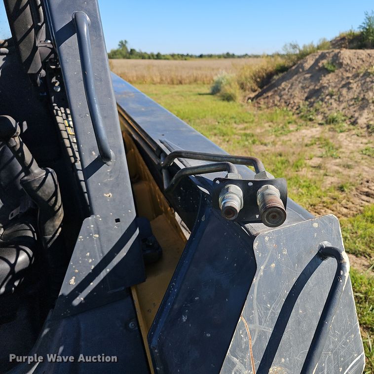 image for item EK0842 2012 John Deere  326D skid steer loader