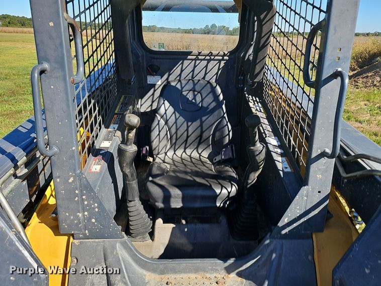 image for item EK0842 2012 John Deere  326D skid steer loader