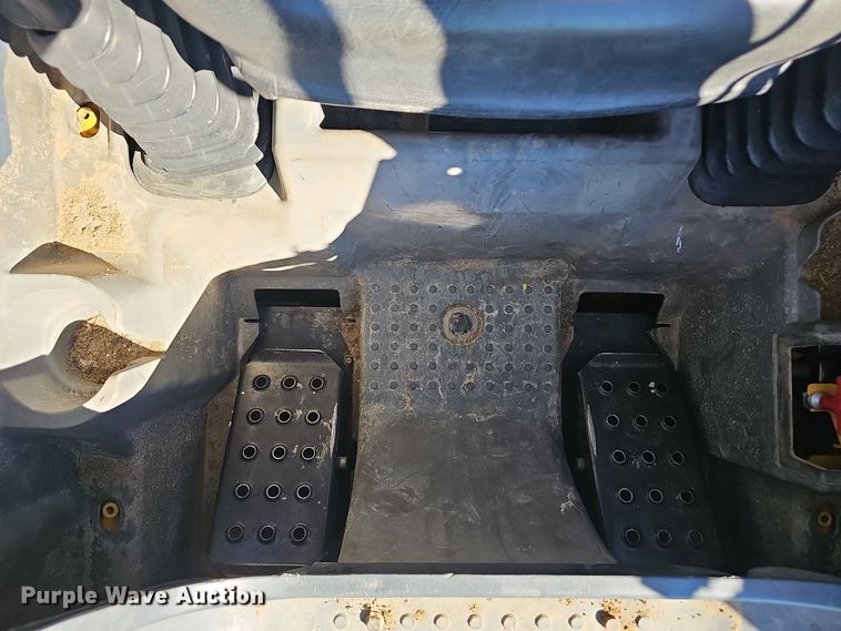 image for item EK0842 2012 John Deere  326D skid steer loader