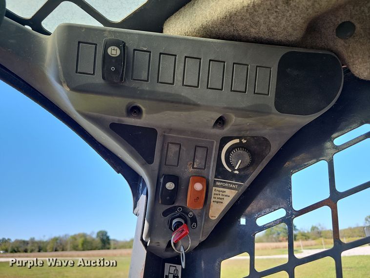 image for item EK0842 2012 John Deere  326D skid steer loader