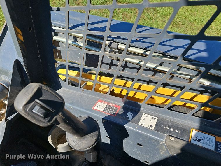 image for item EK0842 2012 John Deere  326D skid steer loader