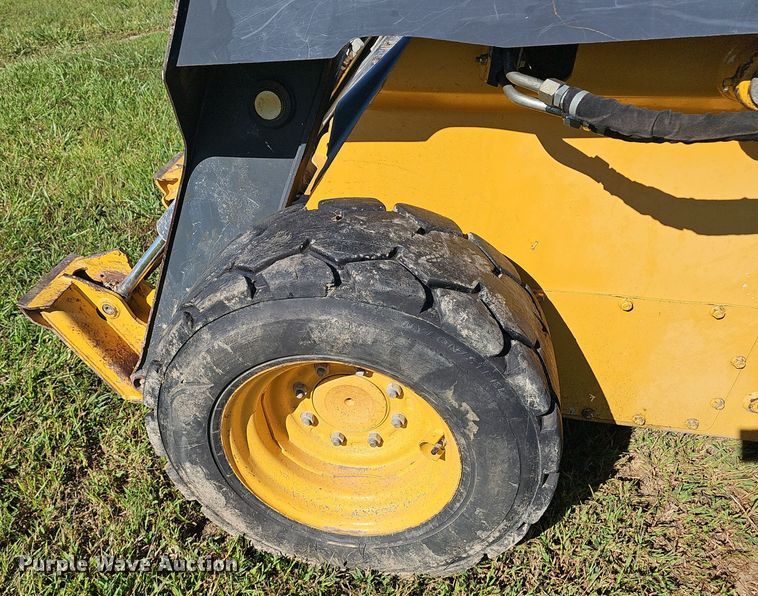 image for item EK0842 2012 John Deere  326D skid steer loader