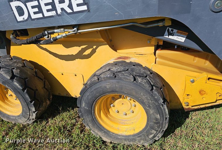 image for item EK0842 2012 John Deere  326D skid steer loader