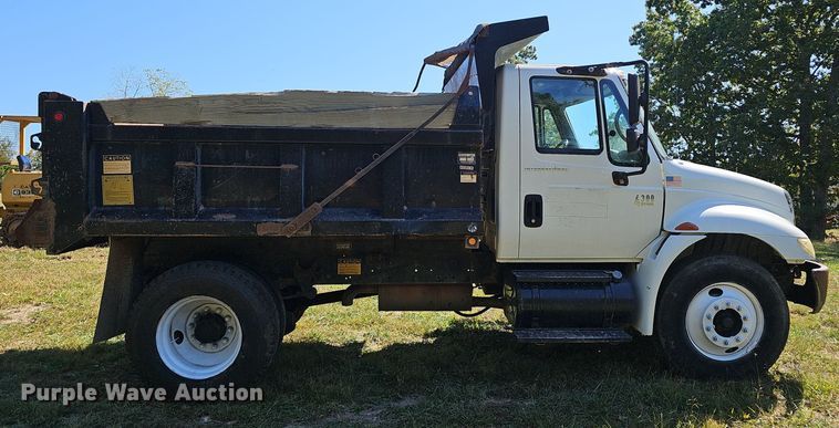 image for item EK0885 2003 International 4300 dump truck