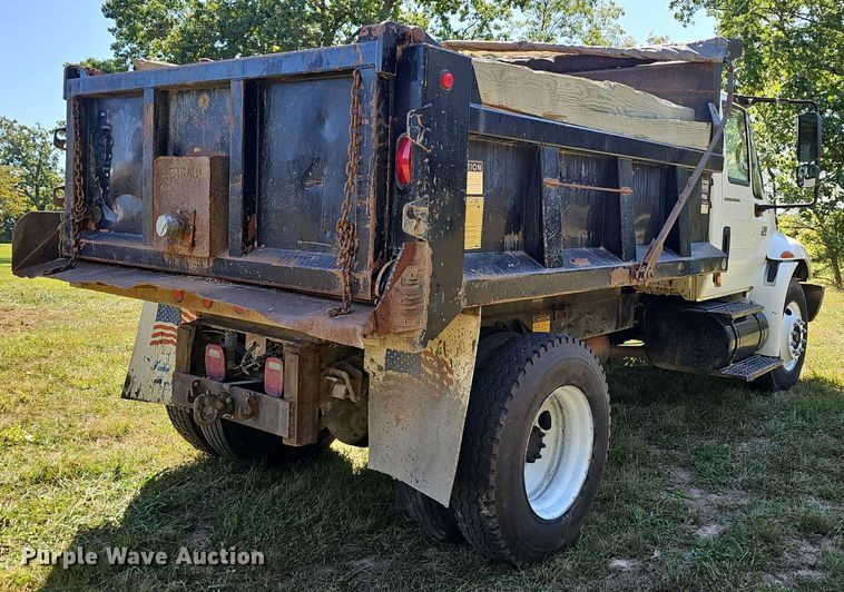 image for item EK0885 2003 International 4300 dump truck
