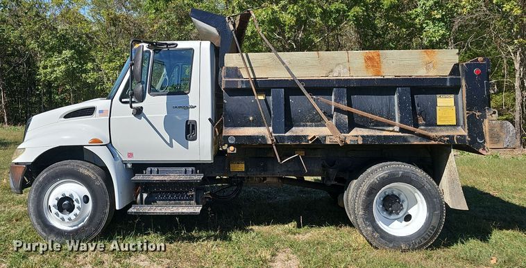 image for item EK0885 2003 International 4300 dump truck