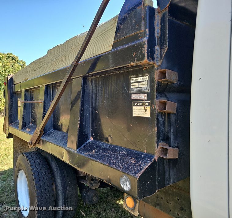 image for item EK0885 2003 International 4300 dump truck