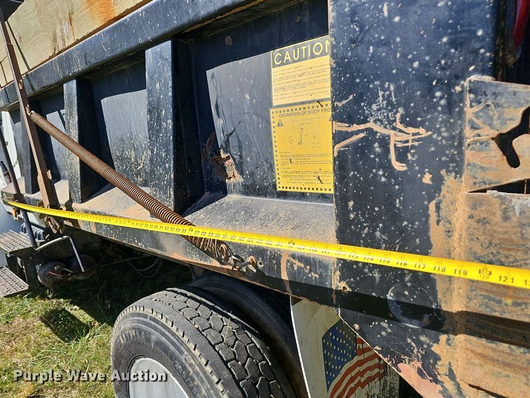 image for item EK0885 2003 International 4300 dump truck