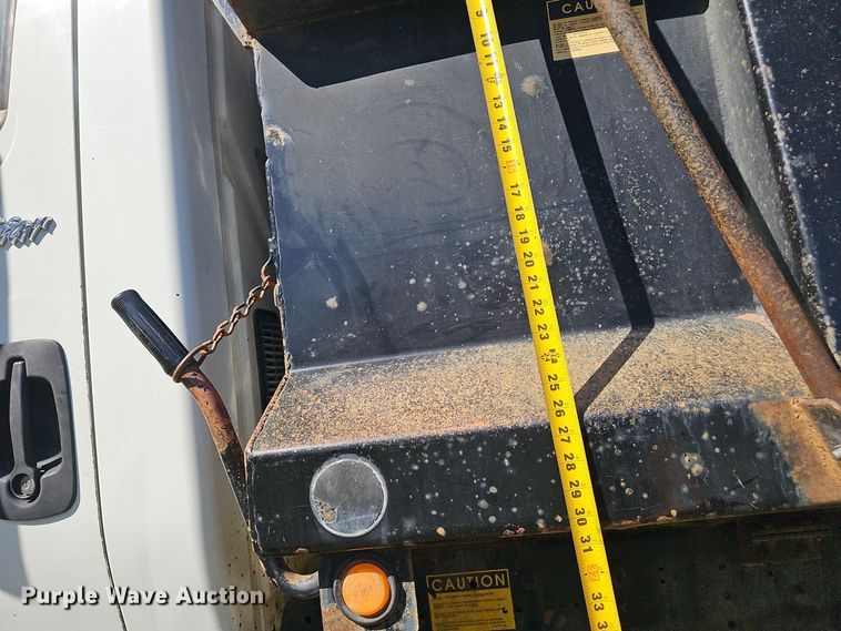 image for item EK0885 2003 International 4300 dump truck