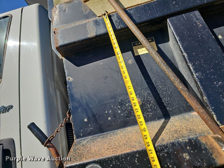 image for item EK0885 2003 International 4300 dump truck