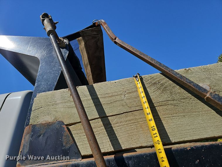 image for item EK0885 2003 International 4300 dump truck