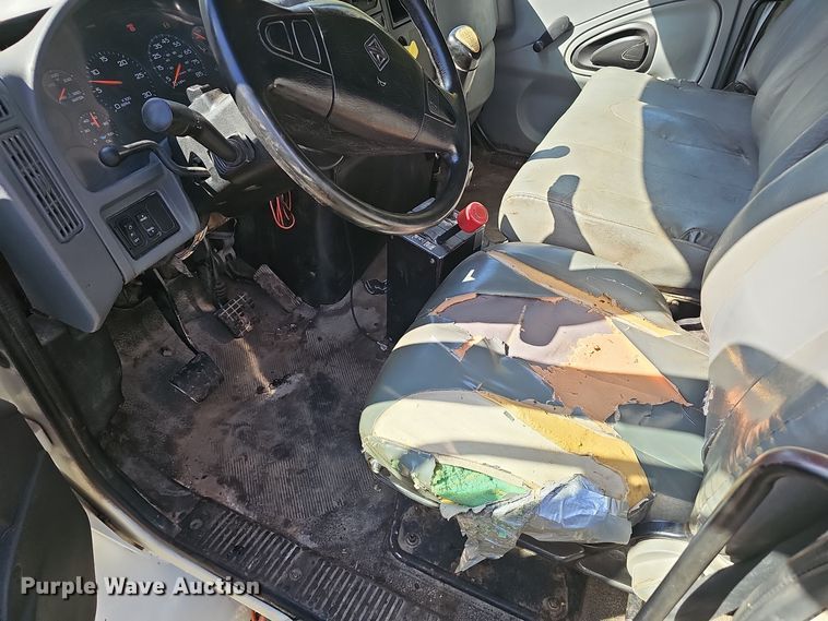 image for item EK0885 2003 International 4300 dump truck