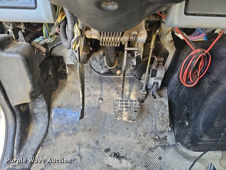 image for item EK0885 2003 International 4300 dump truck