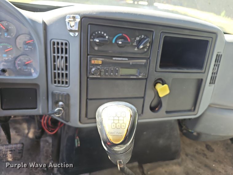 image for item EK0885 2003 International 4300 dump truck