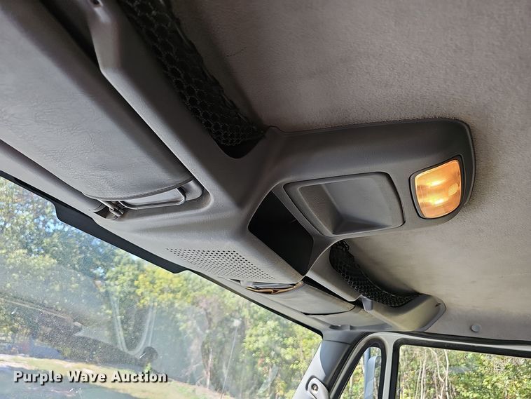 image for item EK0885 2003 International 4300 dump truck