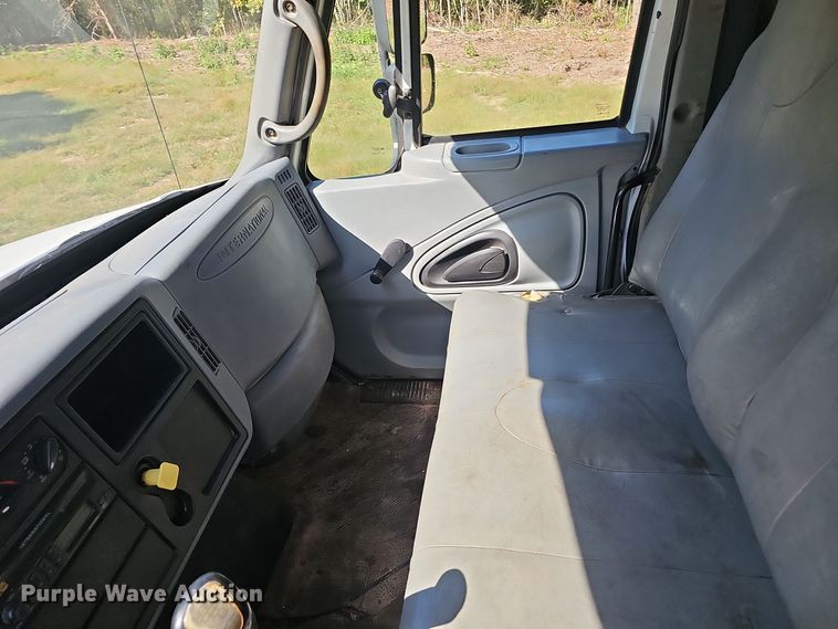 image for item EK0885 2003 International 4300 dump truck