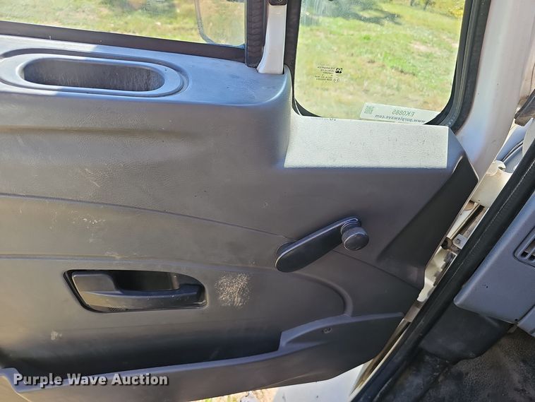 image for item EK0885 2003 International 4300 dump truck