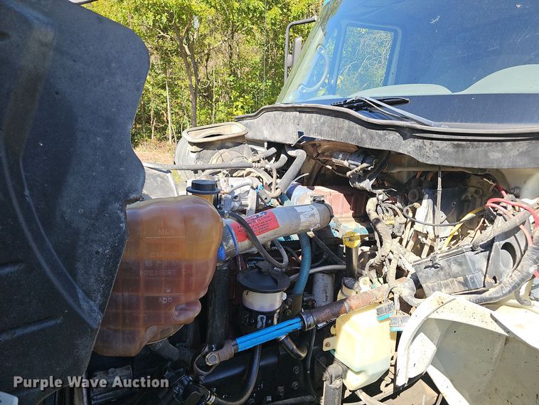 image for item EK0885 2003 International 4300 dump truck