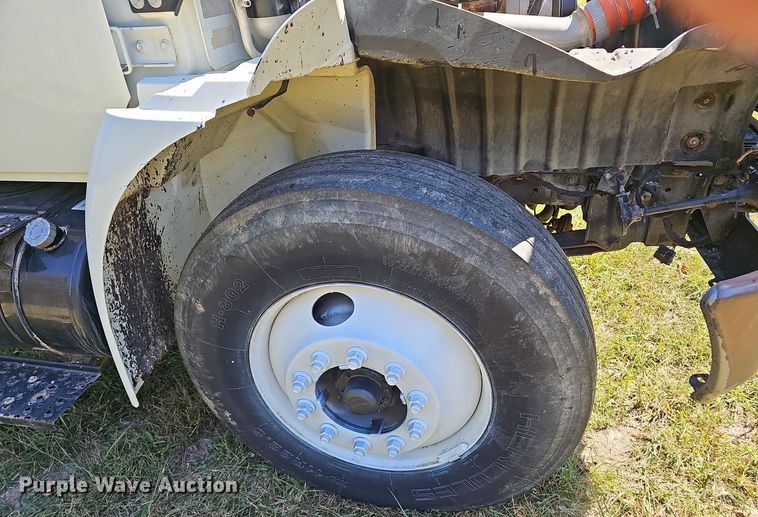 image for item EK0885 2003 International 4300 dump truck