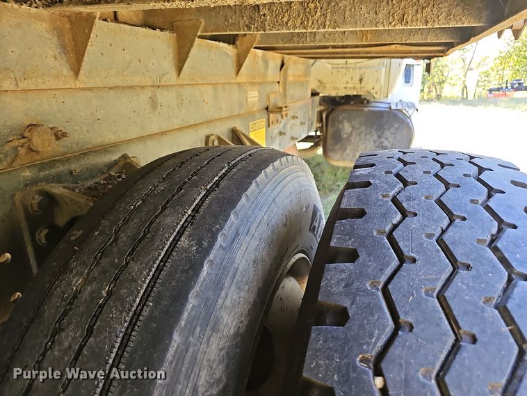 image for item EK0885 2003 International 4300 dump truck