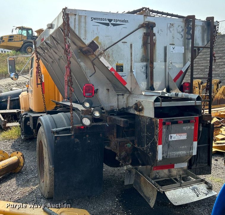 image for item EK3314 2002 International  4900 truck cab and chassis