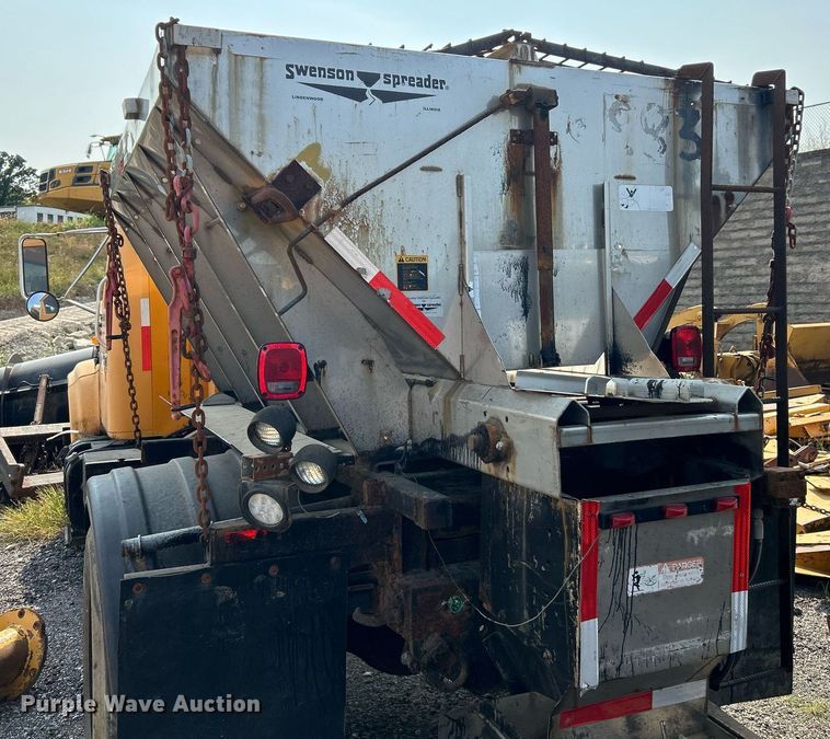 image for item EK3314 2002 International  4900 truck cab and chassis