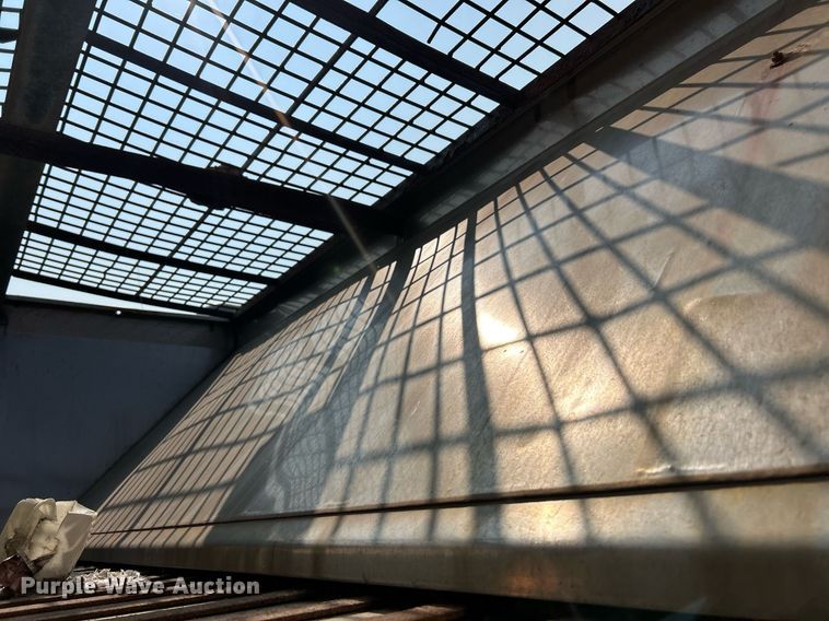 image for item EK3314 2002 International  4900 truck cab and chassis