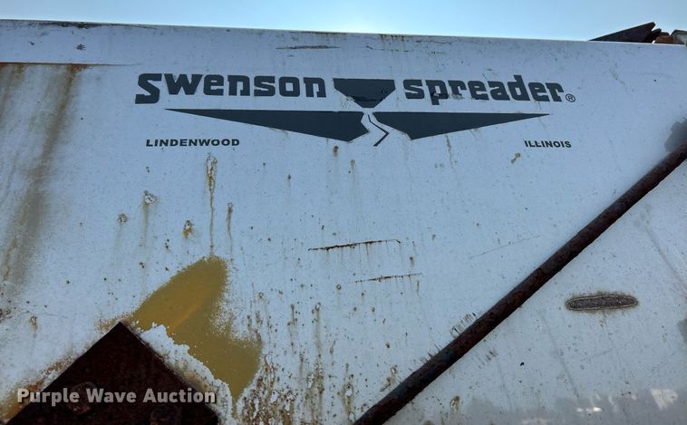 image for item EK3314 2002 International  4900 truck cab and chassis