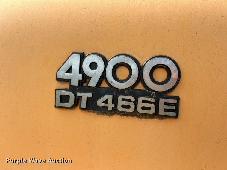 image for item EK3314 2002 International  4900 truck cab and chassis