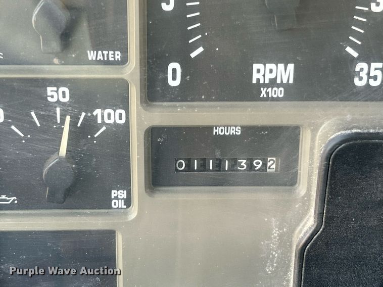 image for item EK3314 2002 International  4900 truck cab and chassis