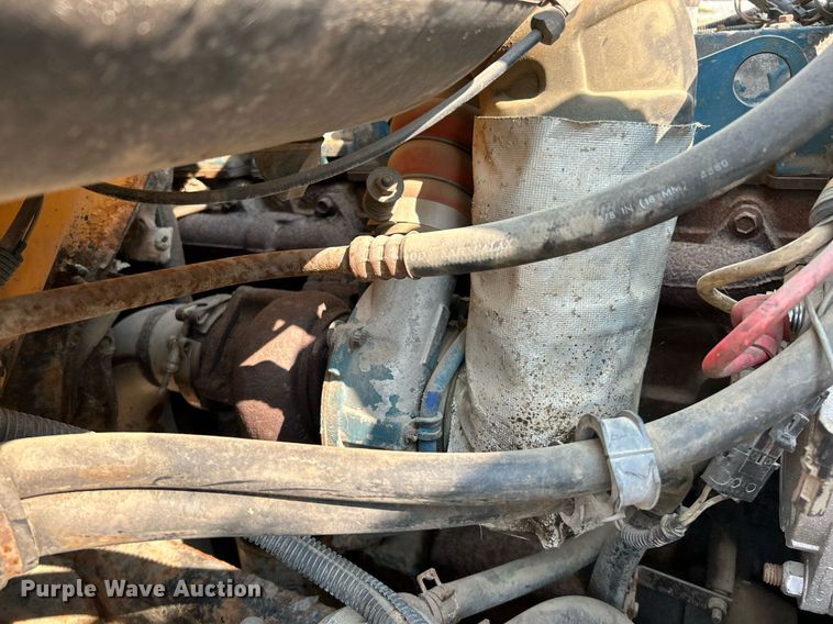 image for item EK3314 2002 International  4900 truck cab and chassis