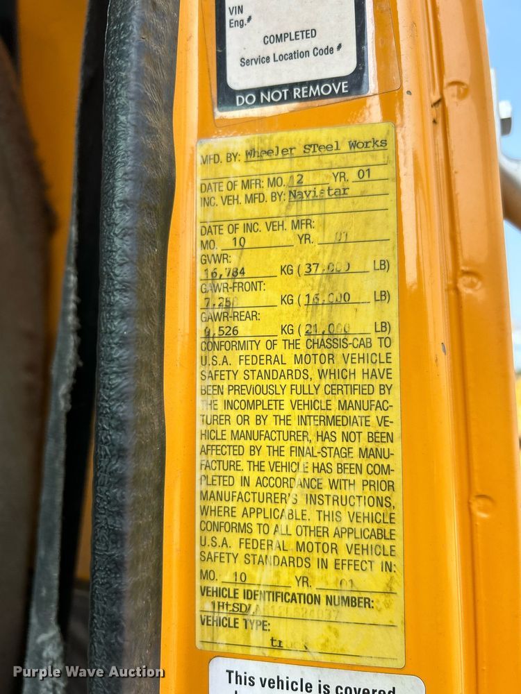 image for item EK3314 2002 International  4900 truck cab and chassis