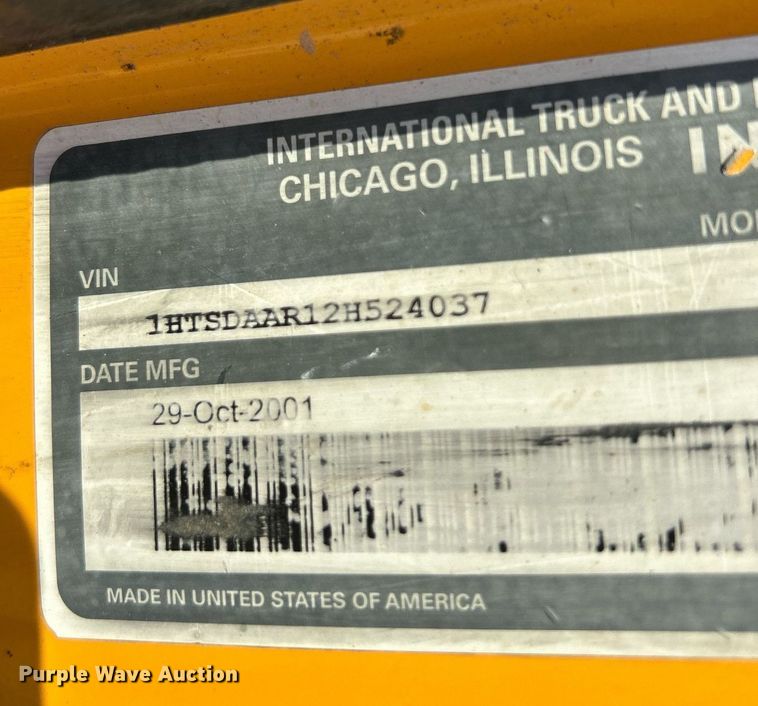 image for item EK3314 2002 International  4900 truck cab and chassis