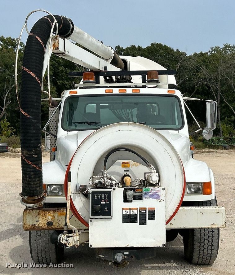 image for item EK3326 1997 International  4900 sewer jetter truck